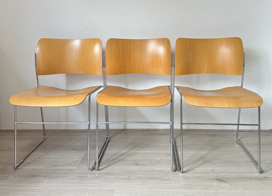 Image 1 of 6 chaises Howe, design David Rowland