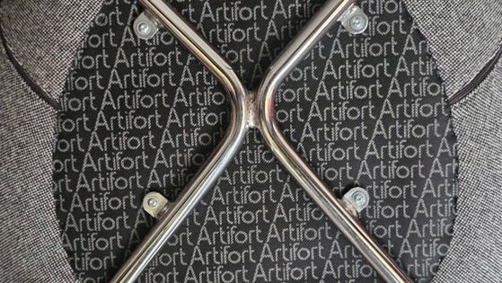 Artifort Shark Dining chairs – Wool (photo 10 of 14)