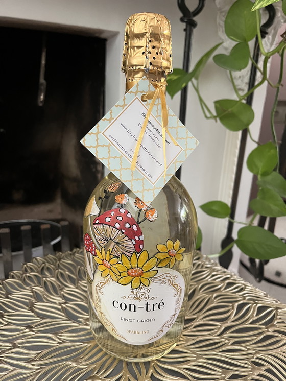 Image 1 of Handbeschilderde flessen wijn