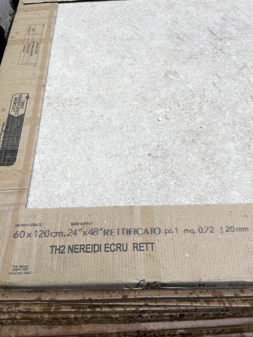 Novità: piastrelle per patio in gres porcellanato italiano, Limestone greige 60 x 120 cm