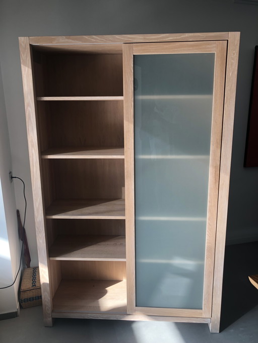 Armoire moderne en teck avec porte coulissante