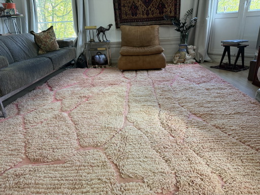 Alfombra Marroquí de Lana Rosa Suave XXL – 383 × 256 cm