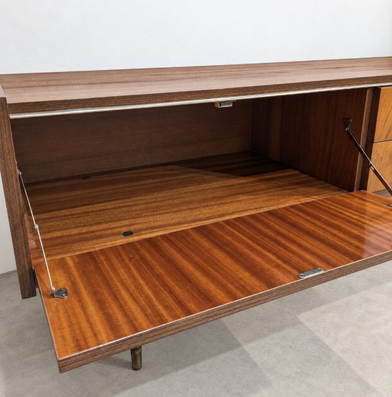Credenza Lowboard Mid-Century Modern in radica di noce, anni '60-'70, Credenze, Legno, Metallo, Marrone (foto 7 di 11)