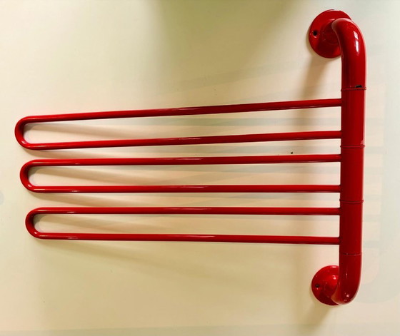 Image 1 of Set da bagno rosso vintage - portasciugamani - metallo verniciato stile industriale