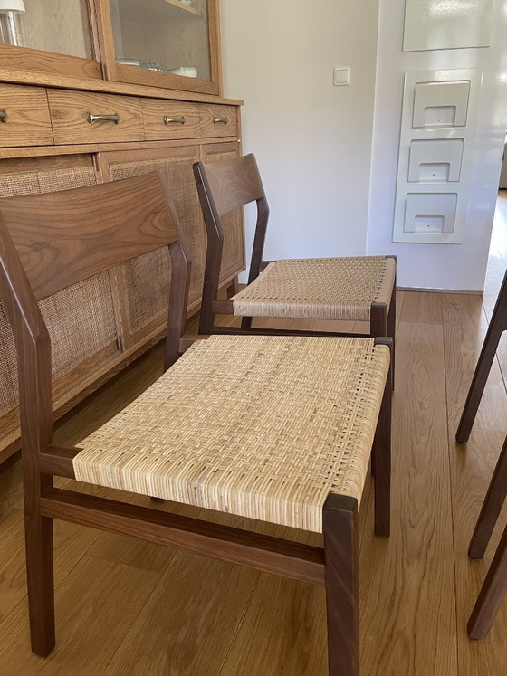 Image 1 of 2 sillas auxiliares Formosus Home, nogal, ratán y cordón de papel.