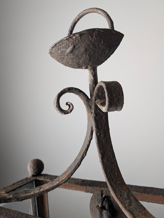 Image 1 of Lanterna in ferro battuto con pannelli in vetro, motivi fogliati