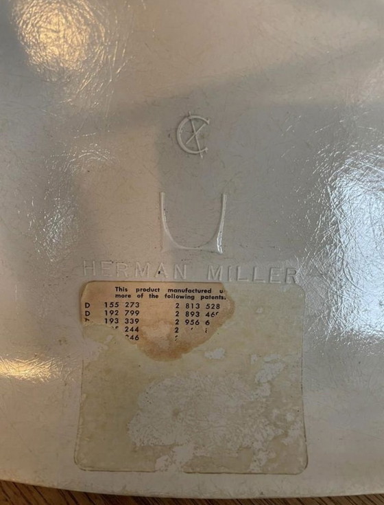 Image 1 of 2 sillas laterales de fibra de vidrio Eames Miller DSW, blancas