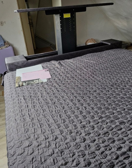 Hotel chique boxspring 180x200 met hoofdbord en tv-lift – Tweepersoonsbedden, Polyester (photo 4 of 5)