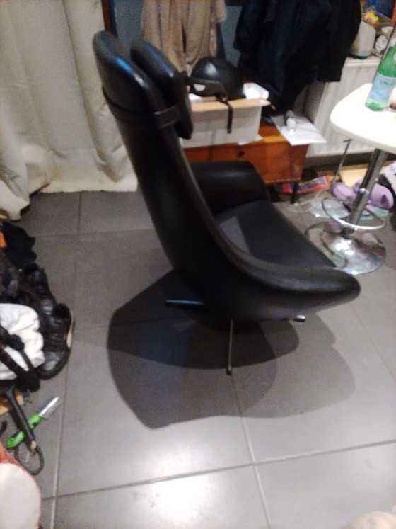 Image 1 of Fauteuil pivotant similicuir noir vintage 