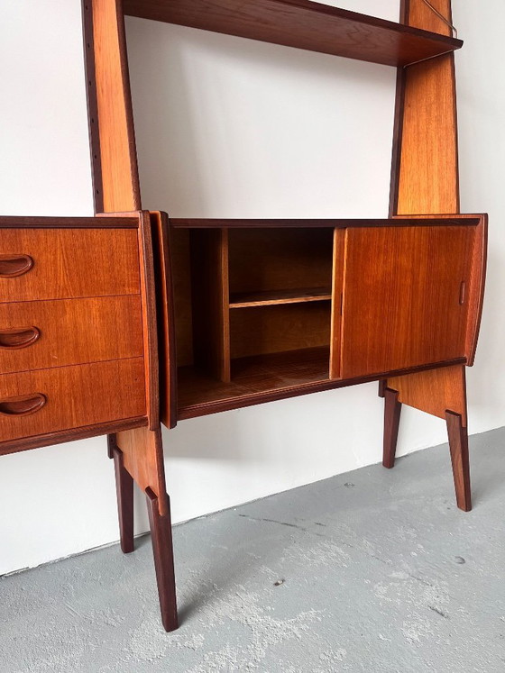 Image 1 of Librería modular escandinava «Panto», Noruega, década de 1960, teca de mediados de siglo.