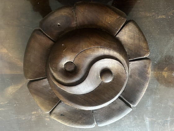 Image 1 of Plat Déco Vintage Bois Massif Sculpté Yin et Yang Diamètre 28 cm