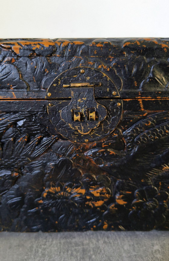 Image 1 of Cassapanca antica fatta a mano con decorazione di uccelli e fiori