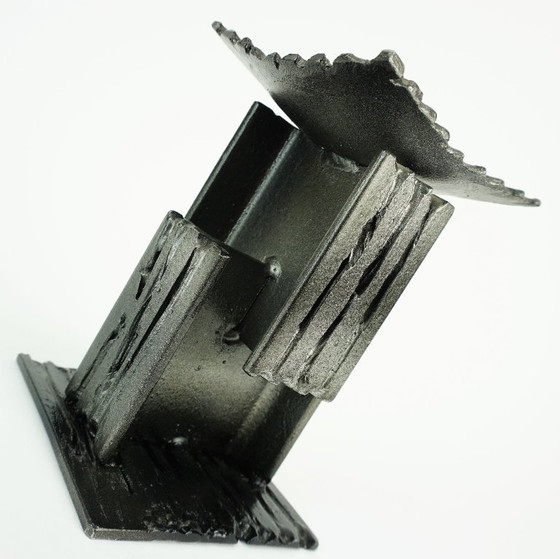 Image 1 of PORTACANDELE in ferro dal design brutalista moderno di metà secolo