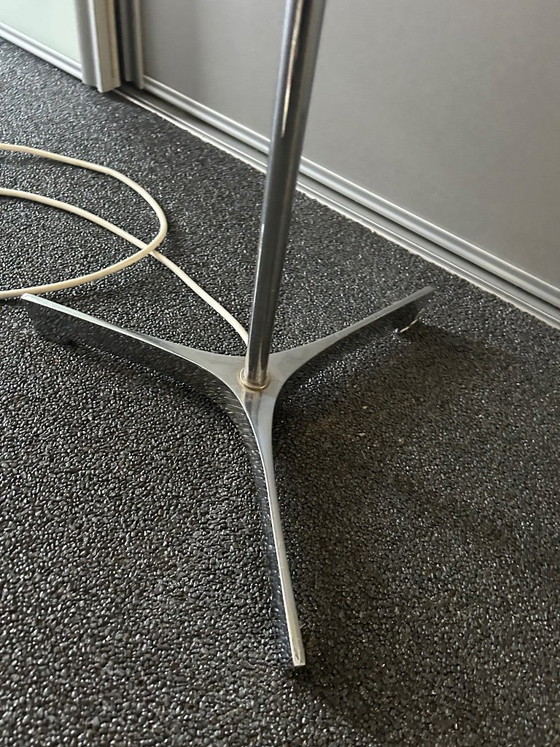 Image 1 of lampadaire chromé de style futuriste