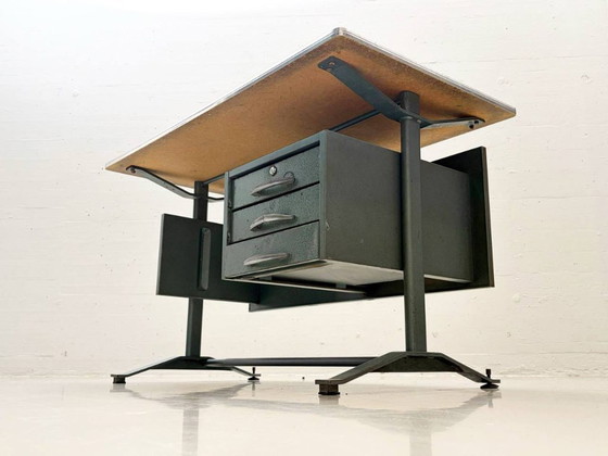 Image 1 of Taller industrial y escritorio, décadas de 1950-1960.