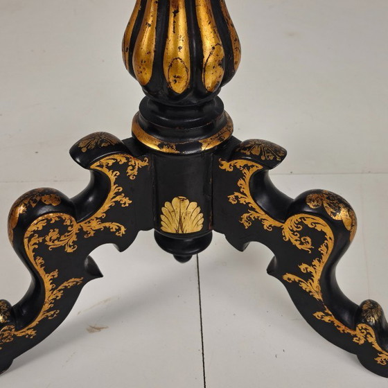Image 1 of Atril francés antiguo de papel maché lacado con incrustaciones de nácar, ca. 1880.