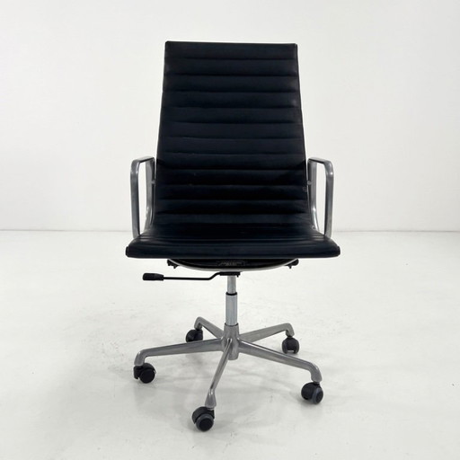 Zwarte leren Eames EA119 bureaustoel van Charles & Ray Eames voor ICF, jaren 70.