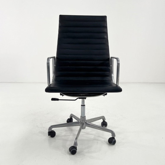 Image 1 of Zwarte leren Eames EA119 bureaustoel van Charles & Ray Eames voor ICF, jaren 70.