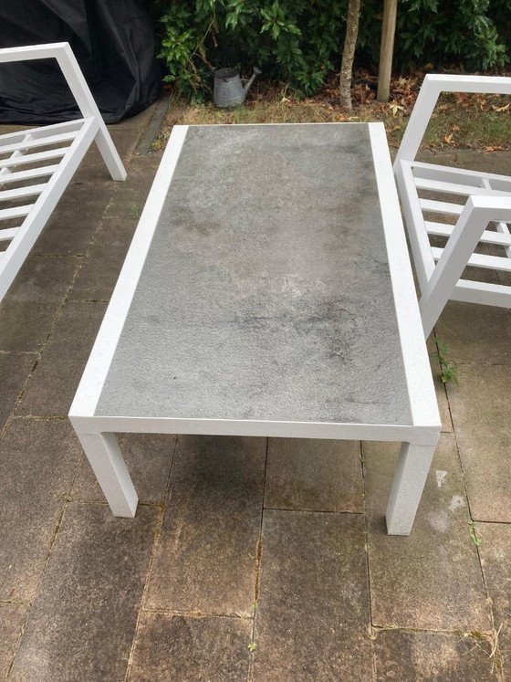 Image 1 of Weißes Garten-Lounge-Set: Sofa, Tisch und 2 Liegestühle