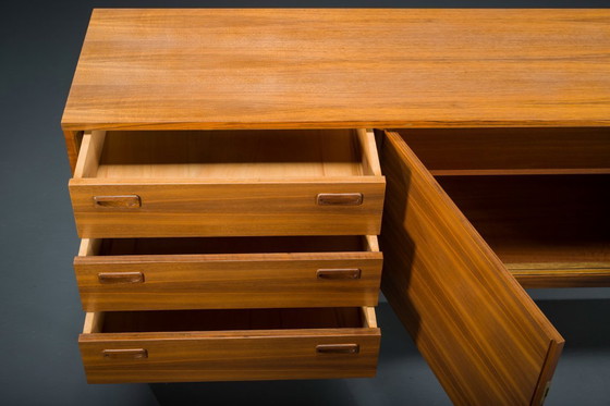 Image 1 of Buffet vintage en noyer, 1960