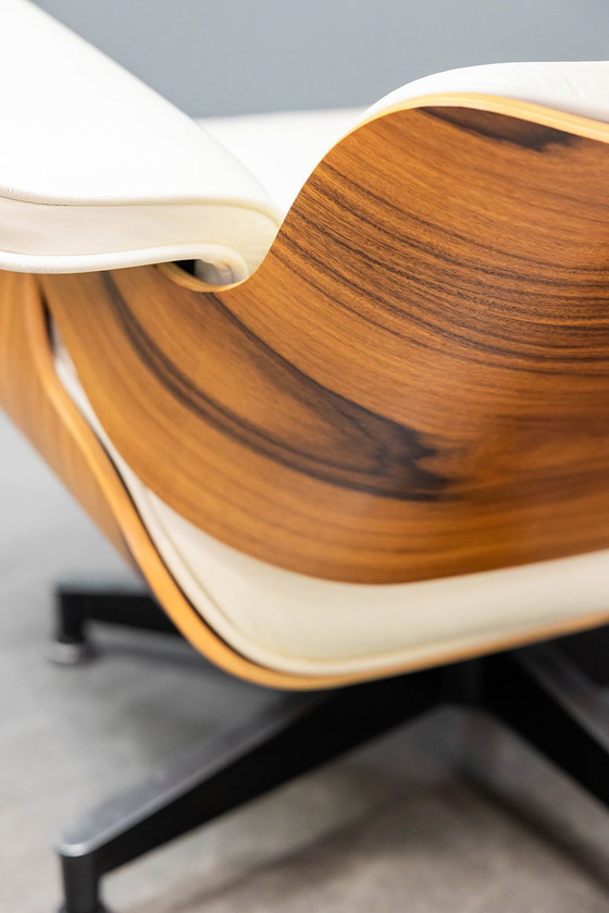 Image 1 of Sillón Eames + otomana