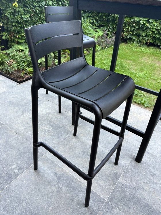 Image 1 of 2 zwarte kunststof barkrukken voor buiten
