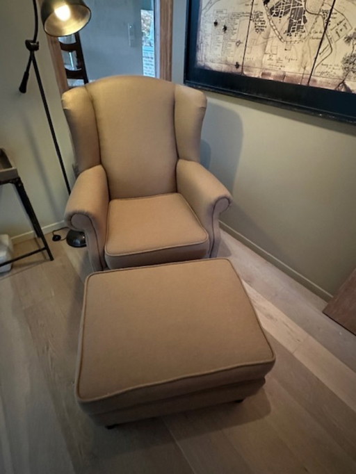 Landelijke fauteuil met poef