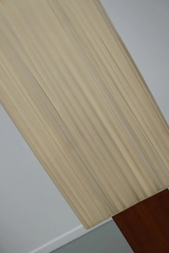 Image 1 of Grand lampadaire vintage en teck avec abat-jour carré beige, années 1960/70