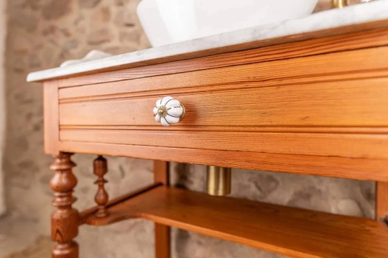 Mobile lavabo antico in Pitch Pine massiccio con piano in marmo bianco. – Credenze, Ceramica (photo 5 of 11)