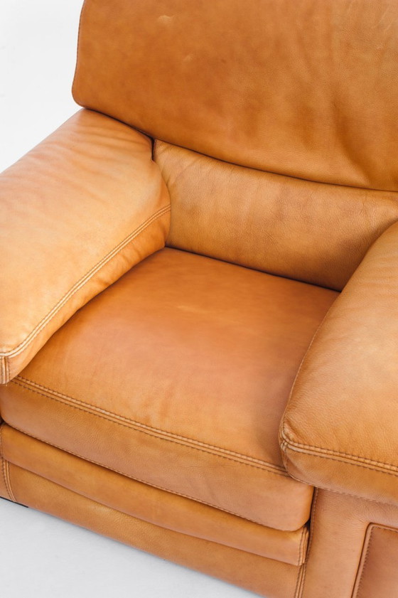 Poltrona in pelle cammello, realizzata da Roche Bobois. Vintage - Francia, anni '80. – Poltrone, Leather (photo 7 of 18)