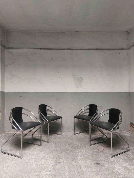 Image 1 of 4 x Chromrohr-Esszimmerstühle aus schwarzem Leder, Italien 1980