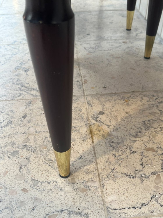 Image 1 of Een paar vintage nachtkastjes uit de jaren 60 met messing spijlenpoten.