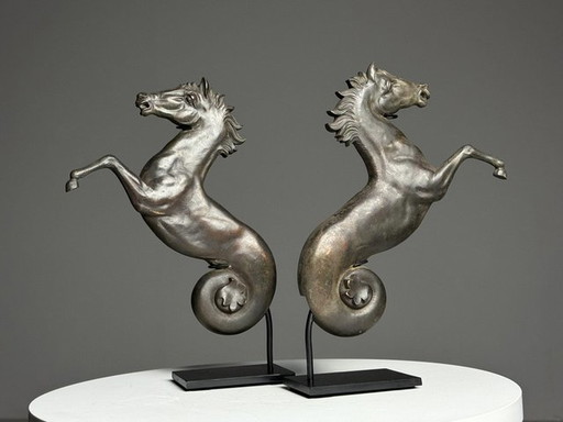 Caballitos de mar de bronce sobre pedestales, 1960, juego de 2 – decoratieve objecten, Bronze