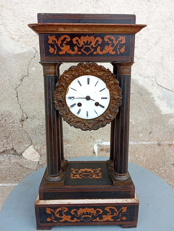 Image 1 of Portikusuhr – Zeit Karls X. – Restaurierungsbedürftig