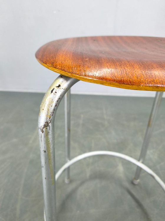 Image 1 of Taburete industrial alemán de los años 50 con asiento de madera contrachapada.