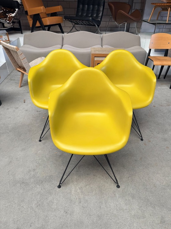 Image 1 of Vitra Eames DAR-Stuhl