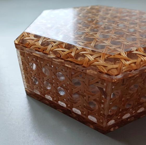 Image 1 of Lucite- und Rattanbox