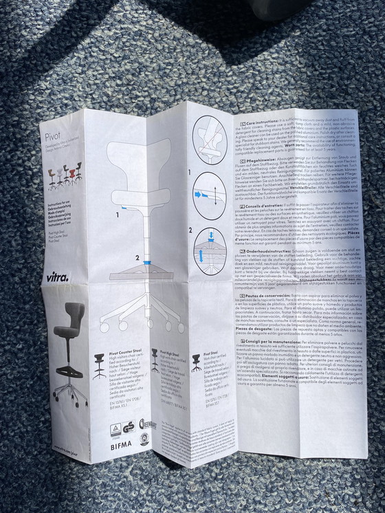 Image 1 of 4x Vitra Pivot Barhocker, hellgrau