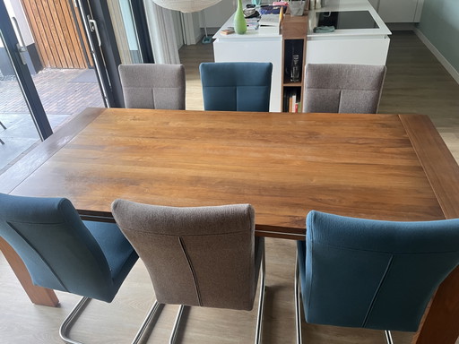 Eetkamer tafel met 6 stoelen