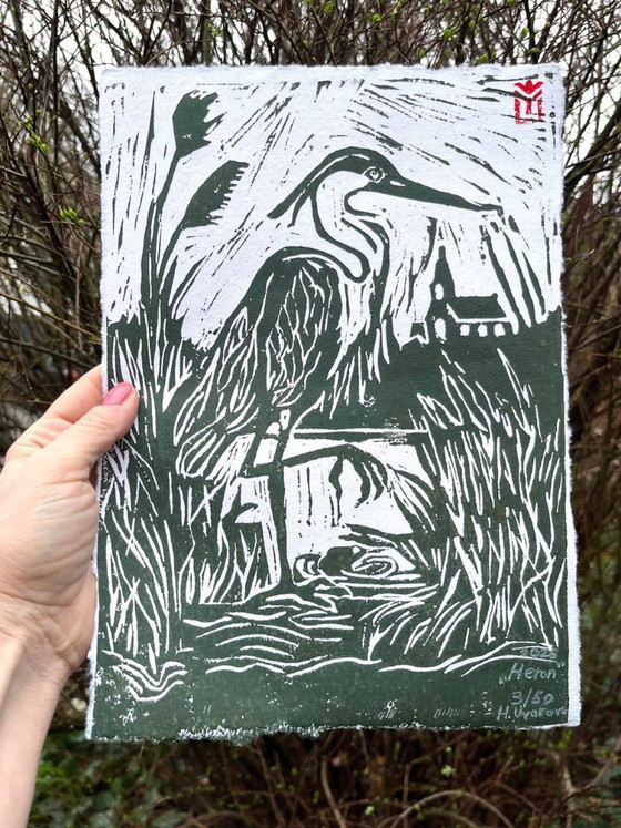 Image 1 of Linosnede van een reiger | Vogelkunst met groene inkt | Handgemaakt op A4-papier (beperkte oplage)