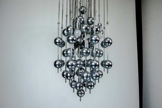 Image 1 of Italiaanse chromen kroonluchter met bolvormige elementen, jaren 70