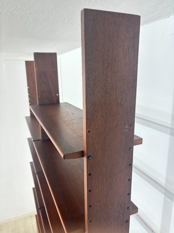 Image 1 of Silla voladiza de teca de mediados de siglo / Estantería de pared / Sistema de estanterías de la década de 1960