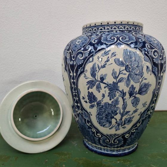 Image 1 of Vaso con coperchio vintage Royal Sphinx Maastricht in porcellana