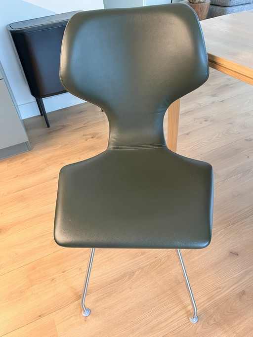 Vier groene leren stoelen van Design on Stock