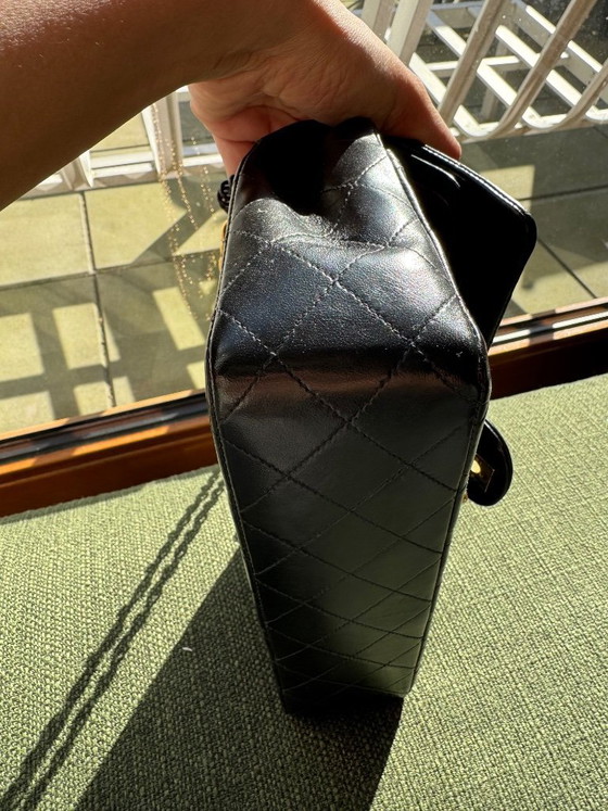Image 1 of Chanel Medium Classic Flap Bag, 24 Karat vergoldet, schwarz