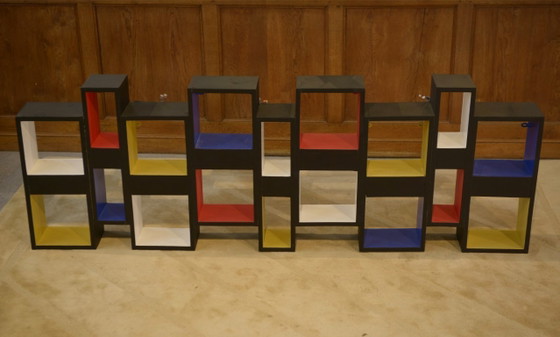 Image 1 of Plank 1960: een hedendaagse picturale interventie in de stijl van Piet Mondrian.