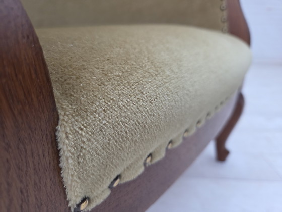 Image 1 of 1960er Jahre, dänischer Beistell-/Kindersessel, hellgrüner Möbelvelours, Eichenholz.