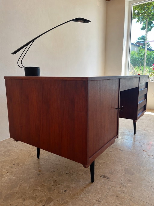 ¡1 escritorio original de teca de "Musterring International" de la década de 1960!