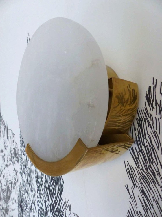 Image 1 of Zwei Wandleuchten des Modells „Melange“ aus Messing und Naturalabaster von VISUAL COMFORT, entworfen von Kelly Wearstler