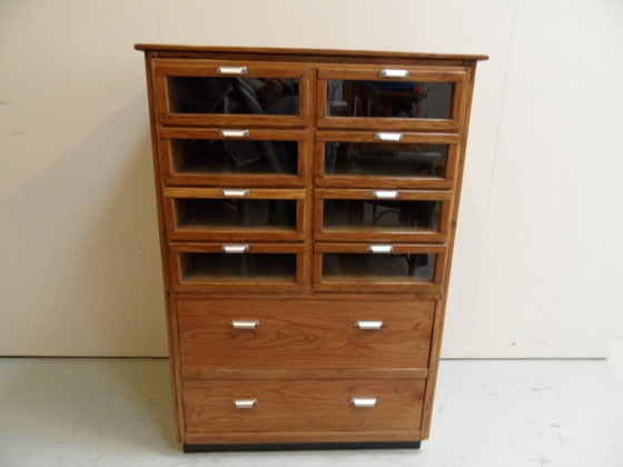 Image 1 of Commode vintage de magasin